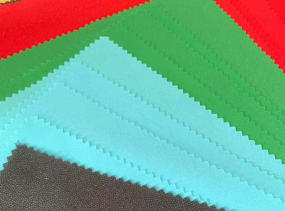 �м���ɫ�r��